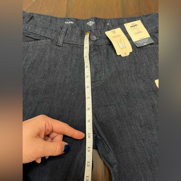 St. John's Bay Women’s Mid Rise Capri Rinse Color Size 4 NWT - Picture 13 of 16